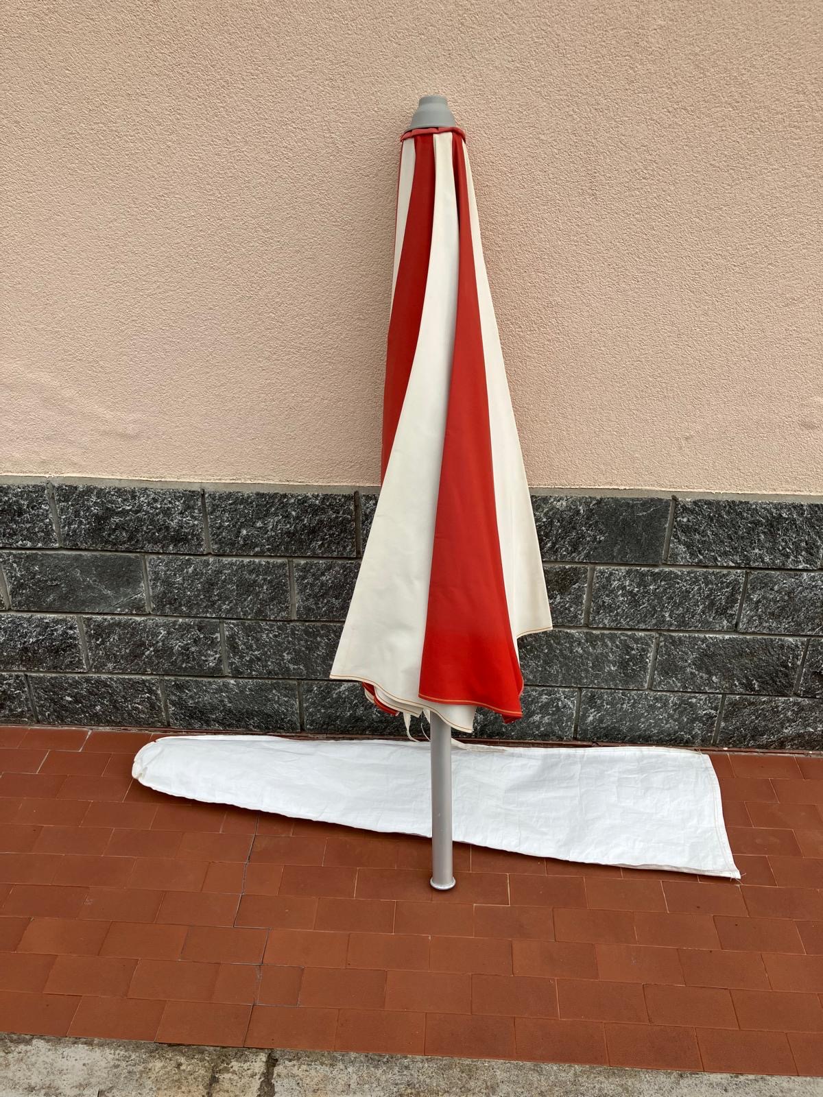 Vendesi ombrelloni spiaggia