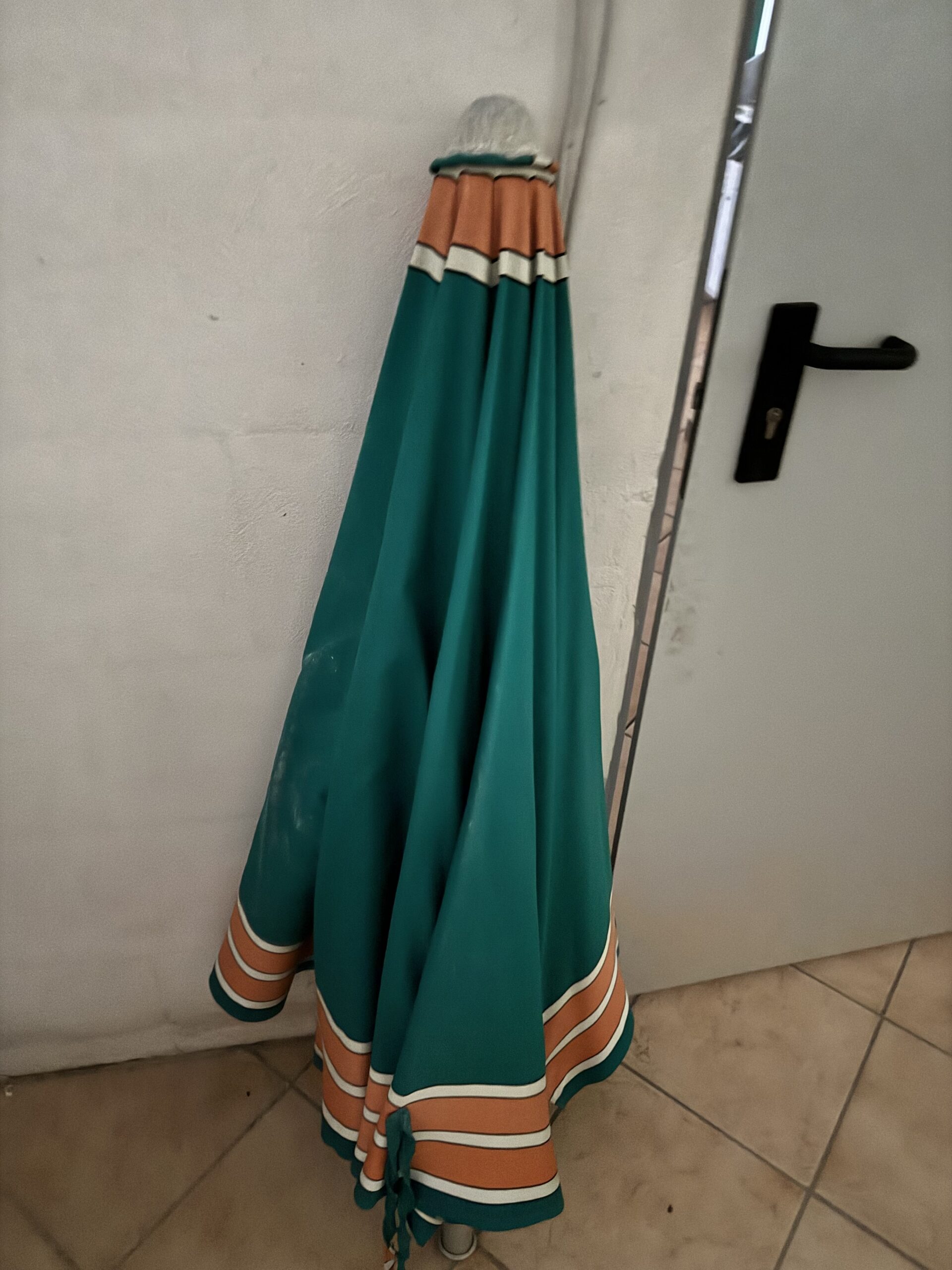 Vendesi ombrelloni spiaggia