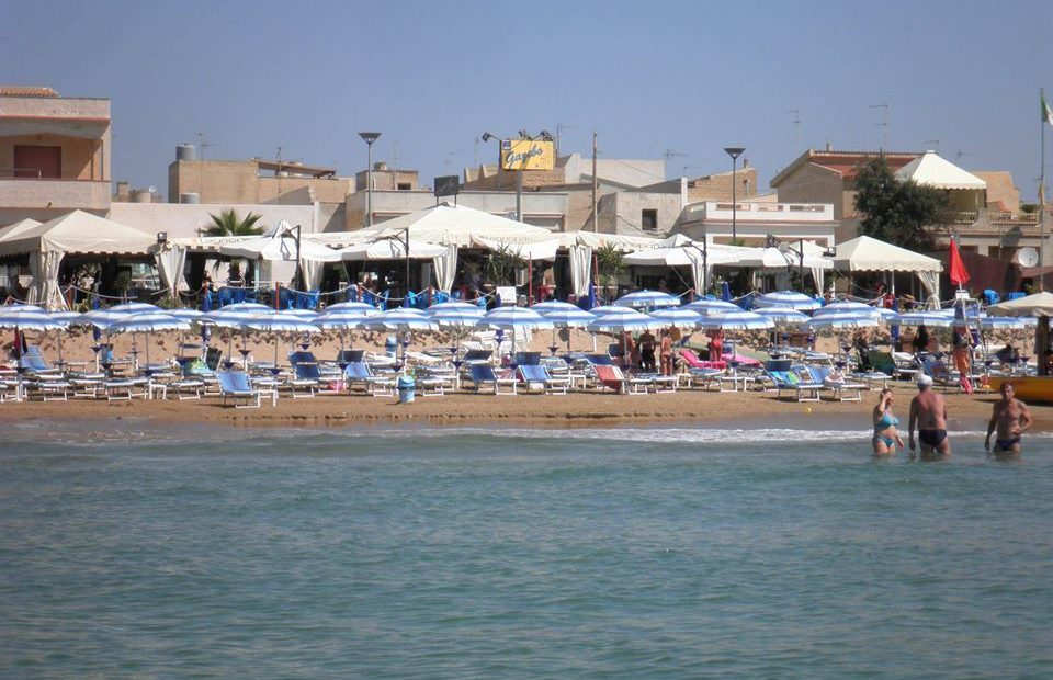 spiaggia tre fontane