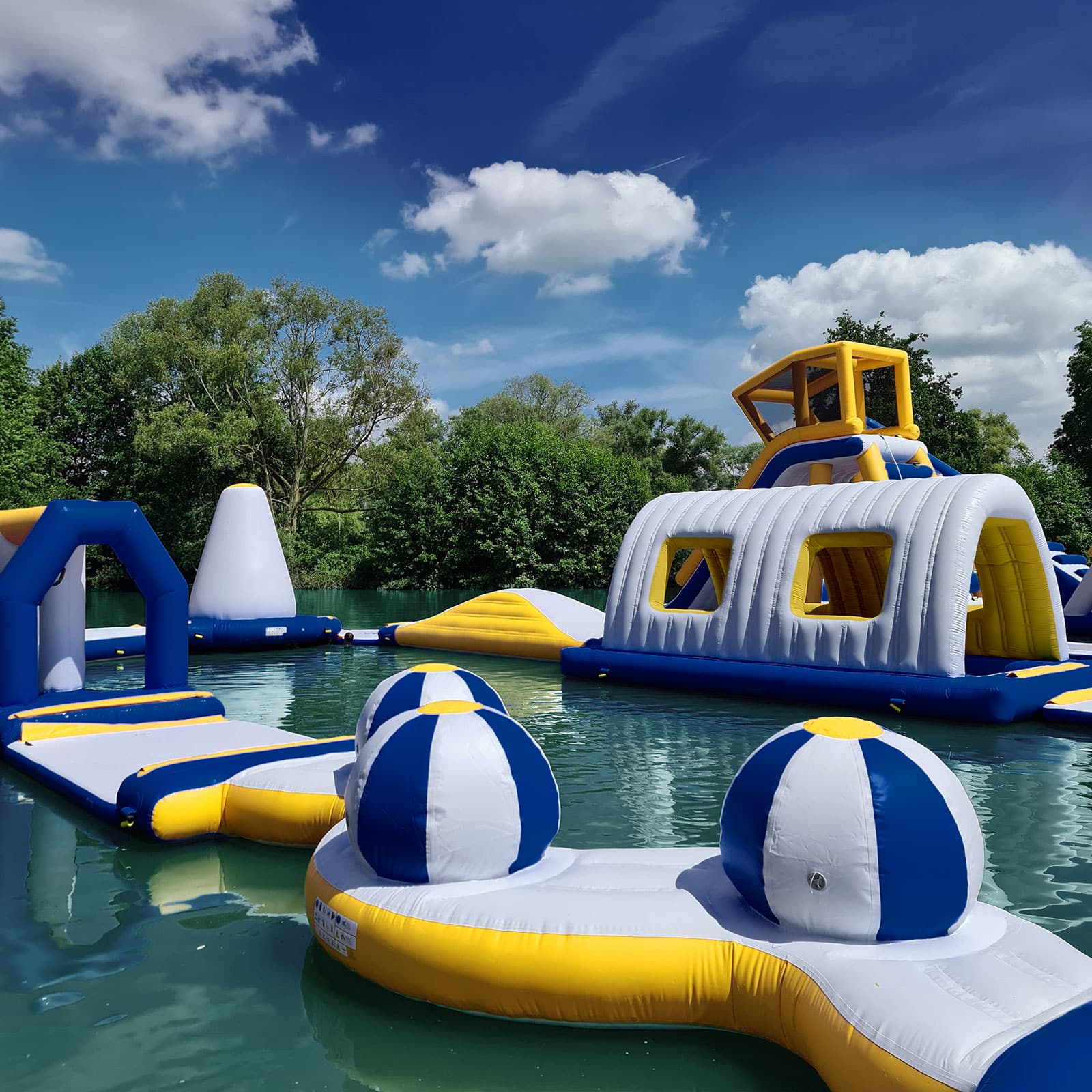 giochi gonfiabili acquatici baw