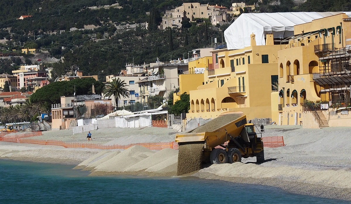 Ripascimento della spiaggia di Varigotti