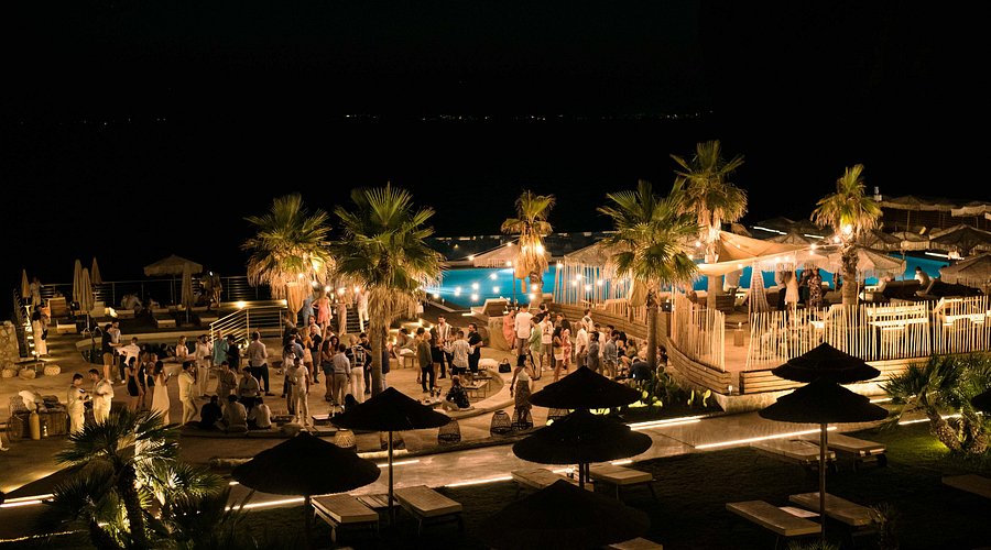 Locali notturni e spiaggia