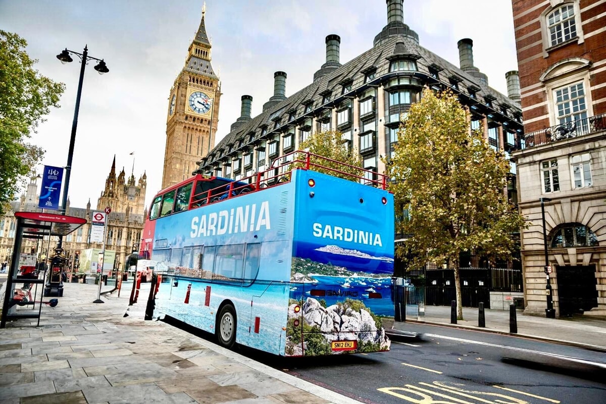 Autobus a Due Piani a Londra Immagine Stock - Immagine di decantatore