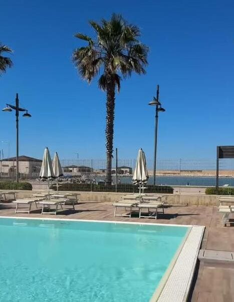 Sunset Cocktail Pool - Marina di Montenero CB Molise