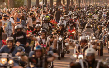 MotoTours lungo strade e panorami collinari.
