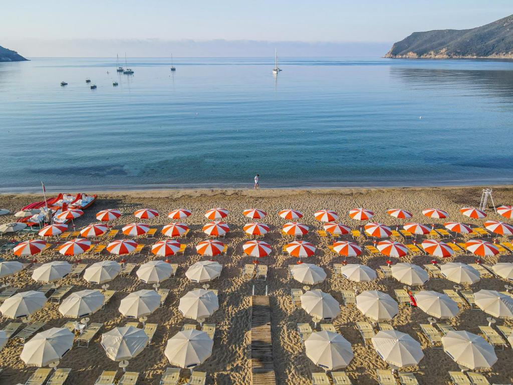 Lacona beach club