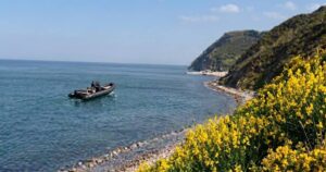 Strutture in cemento a campana reefball per il contrasto dell'erosione costiera