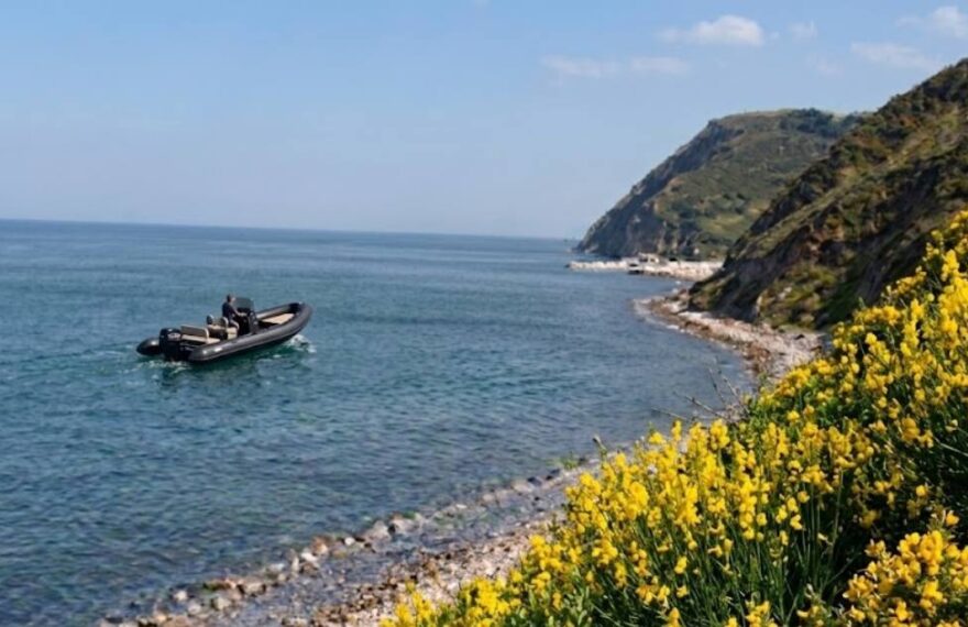 Strutture in cemento a campana reefball per il contrasto dell'erosione costiera