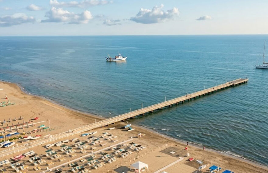 Stabilimenti balneari sul lungomare di Viareggio in Toscana