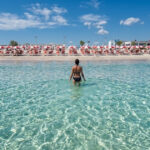 Stabilimento balneare sul mare cristallino della Puglia, immagine di repertorio per le concessioni balneari