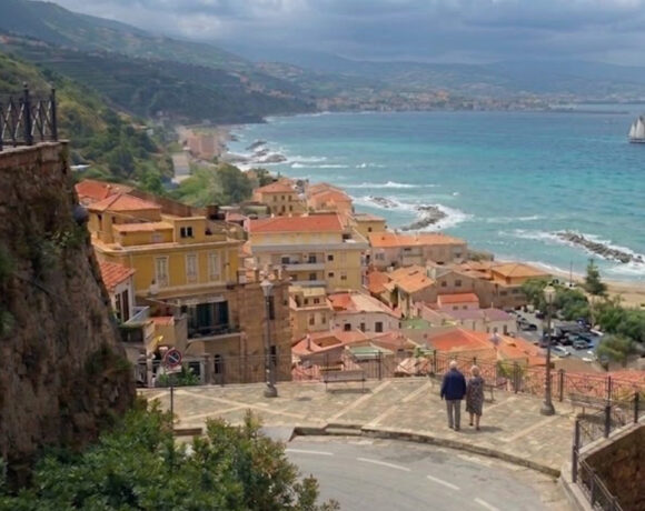Vista panoramica della costa di Vibo Valentia e del litorale interessato dai controlli sul demanio marittimo.