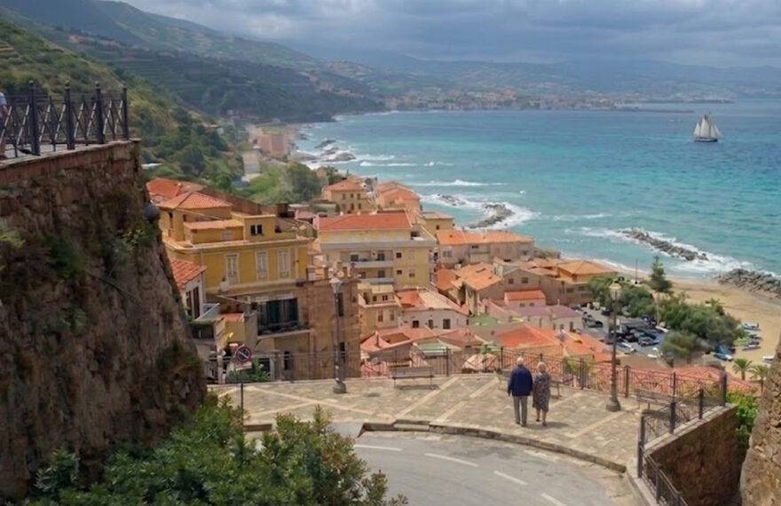 Vista panoramica della costa di Vibo Valentia e del litorale interessato dai controlli sul demanio marittimo.