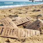 Posaceneri in carta ecologica distribuiti nelle spiagge Ancona per la raccolta dei mozziconi di sigaretta