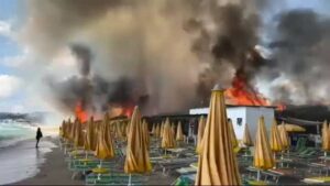 holiday beach incendio