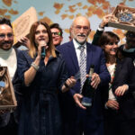 Premiazione di Giuseppe Ferrara del Sabbia D'Oro Beach Club sul palco del concorso Best Beach di Mondo Balneare