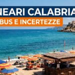 Spiaggia in Calabria con stabilimento balneare e titolo Balneari Calabria fra rebus e incertezze.
