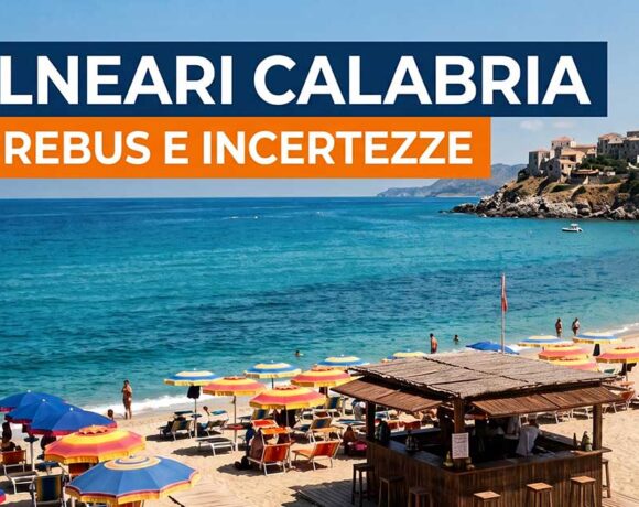 Spiaggia in Calabria con stabilimento balneare e titolo Balneari Calabria fra rebus e incertezze.
