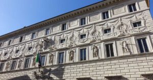 Facciata esterna del palazzo storico di Palazzo Spada a Roma, sede del Consiglio di Stato