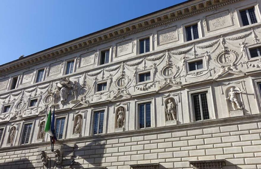 Facciata esterna del palazzo storico di Palazzo Spada a Roma, sede del Consiglio di Stato