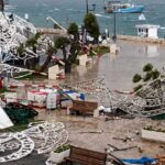 I gazebo divelti e la struttura scoperchiata dello stabilimento balneare Isola Beach Club a Porto Cesareo dopo la tromba d'aria