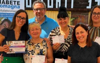Presentazione dell'iniziativa Diabete Beach al Bagno Conti di Cesenatico con i volontari.