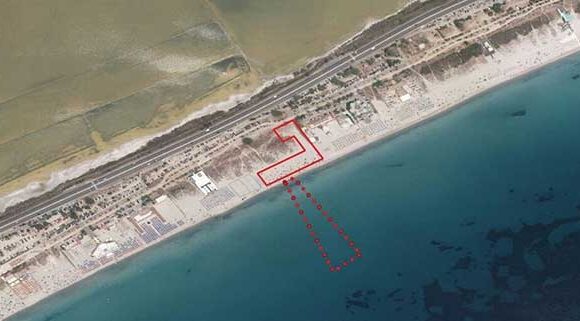 Mappa satellitare del litorale del Poetto a Quartu Sant'Elena con evidenziata l'area destinata al nuovo Centro Polifunzionale per la formazione del salvamento balneare.