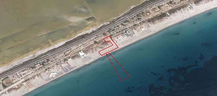 Mappa satellitare del litorale del Poetto a Quartu Sant'Elena con evidenziata l'area destinata al nuovo Centro Polifunzionale per la formazione del salvamento balneare.