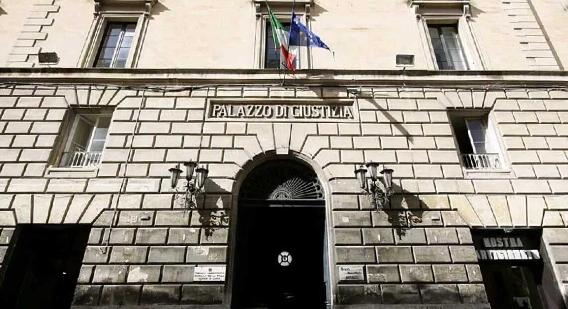 Facciata esterna del Palazzo di Giustizia sede del Tribunale Amministrativo Regionale Tar di Lecce.