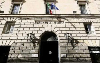 Facciata esterna del Palazzo di Giustizia sede del Tribunale Amministrativo Regionale Tar di Lecce.