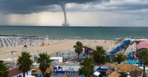 Tromba marina sulla spiaggia di Lido degli Estensi