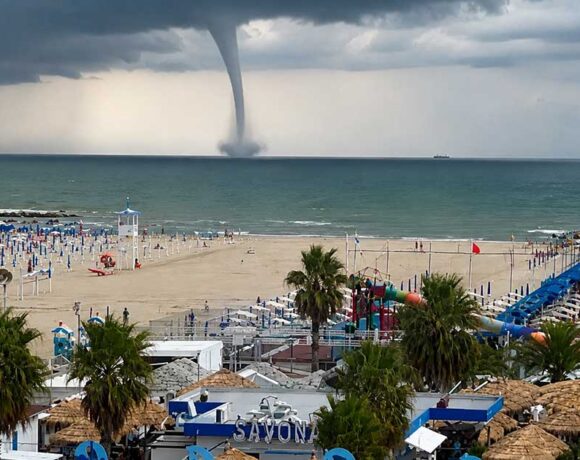 Tromba marina sulla spiaggia di Lido degli Estensi