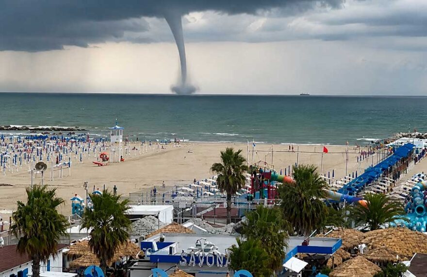 Tromba marina sulla spiaggia di Lido degli Estensi