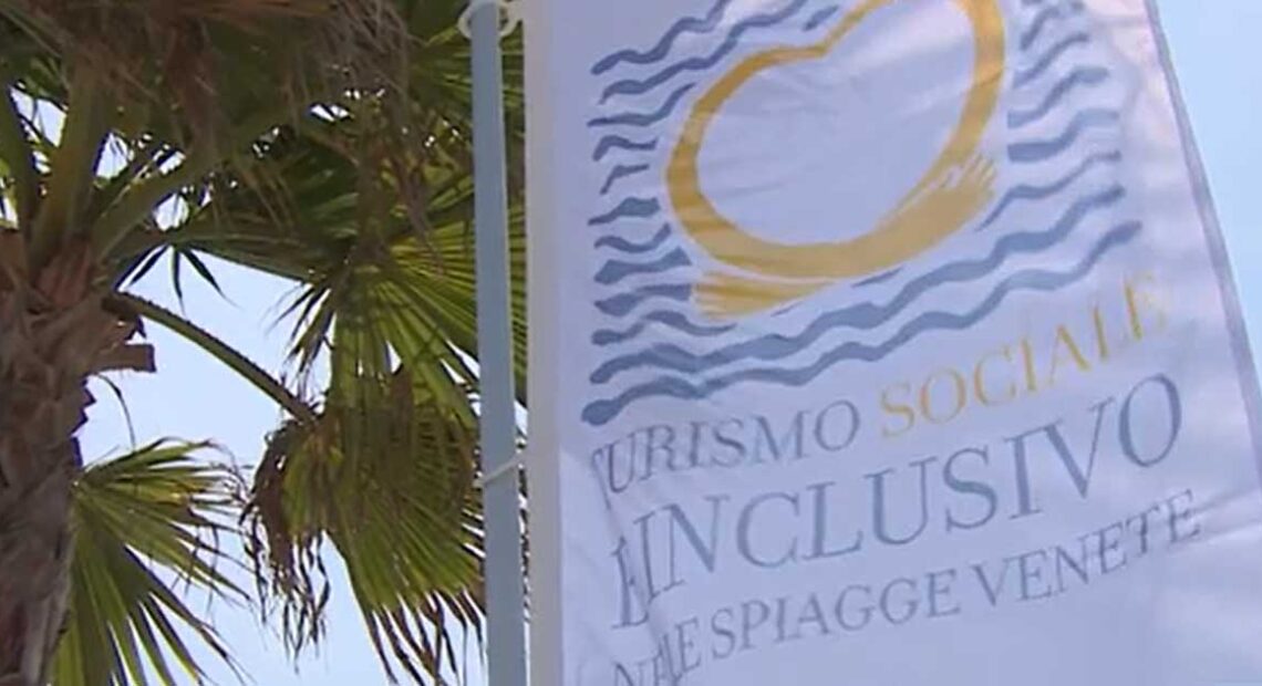 Stendardo del progetto Turismo sociale e inclusivo nelle spiagge venete con i loghi della Regione Veneto e delle Ulss.