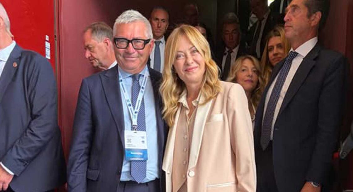 Antonio Capacchione presidente del SIB insieme alla presidente del Consiglio Giorgia Meloni.