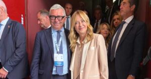 Antonio Capacchione presidente del SIB insieme alla presidente del Consiglio Giorgia Meloni.