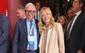 Antonio Capacchione presidente del SIB insieme alla presidente del Consiglio Giorgia Meloni.