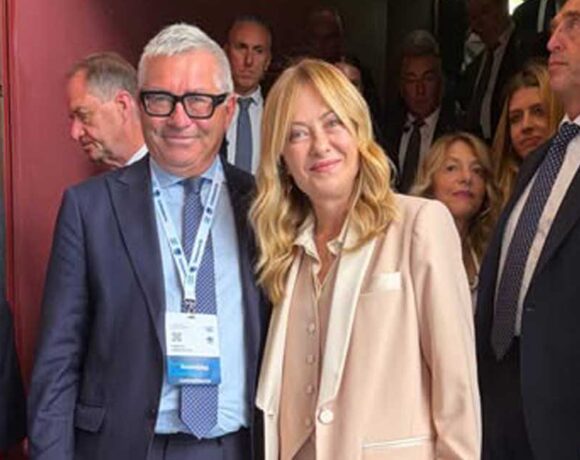 Antonio Capacchione presidente del SIB insieme alla presidente del Consiglio Giorgia Meloni.