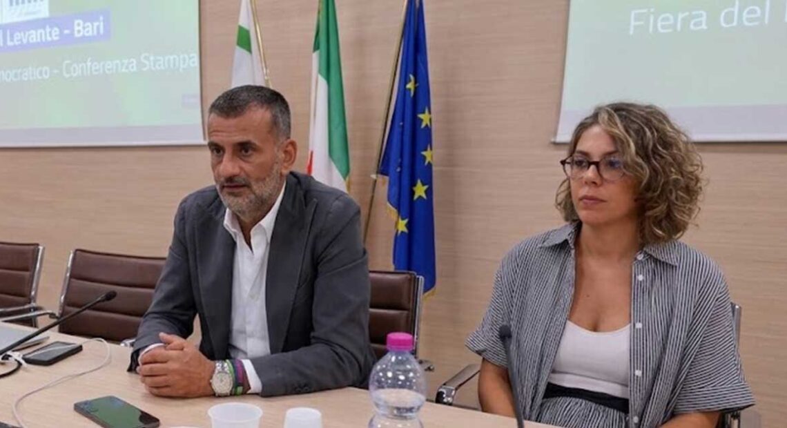 Antonio Decaro e Marina Leuzzi alla conferenza stampa di presentazione del progetto Mare Democratico