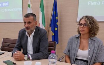 Antonio Decaro e Marina Leuzzi alla conferenza stampa di presentazione del progetto Mare Democratico