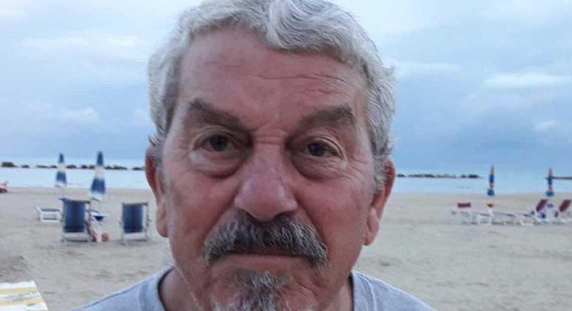 Giuseppe Ricci presidente dell'associazione ITB Italia in primo piano su una spiaggia