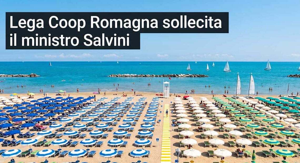 Testo "Lega Coop Romagna sollecita il ministro Salvini" sovrapposto a una foto aerea di una spiaggia organizzata con ombrelloni.