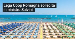 Testo "Lega Coop Romagna sollecita il ministro Salvini" sovrapposto a una foto aerea di una spiaggia organizzata con ombrelloni.