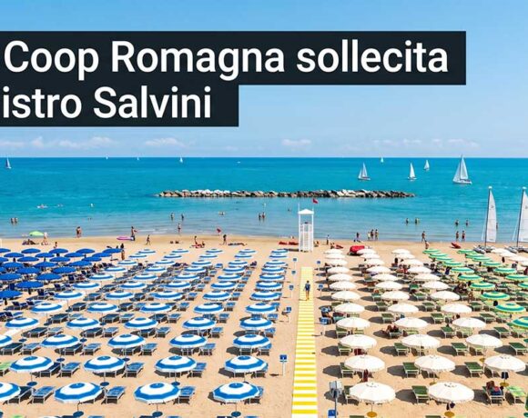 Testo "Lega Coop Romagna sollecita il ministro Salvini" sovrapposto a una foto aerea di una spiaggia organizzata con ombrelloni.