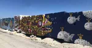 Murales e opere di street art realizzati sui blocchi della scogliera al MAM di San Benedetto del Tronto