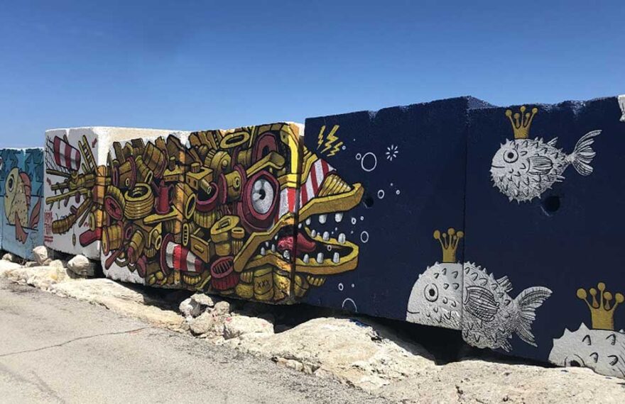 Murales e opere di street art realizzati sui blocchi della scogliera al MAM di San Benedetto del Tronto