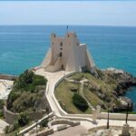 Veduta aerea di Torre Truglia a Sperlonga affacciata sul mare Tirreno