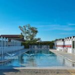 La piscina dell'Augustus Beach Club a Forte dei Marmi per il convegno sulle eccezioni alla direttiva Bolkestein