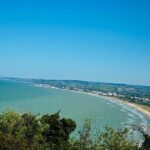 Panoramica dall'alto del golfo di Vasto e della costa con la spiaggia sabbiosa