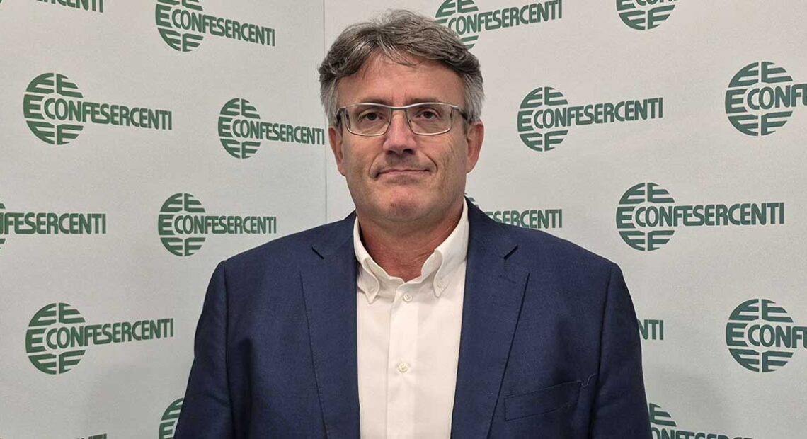 Primo piano di Maurizio Rustignoli, presidente nazionale di Fiba-Confesercenti