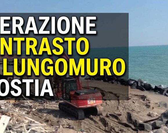 Demolizioni e rimozione del lungomuro a Ostia con ruspa in azione e testo sovrimpresso: "Operazione contrasto al lungomuro di Ostia"
